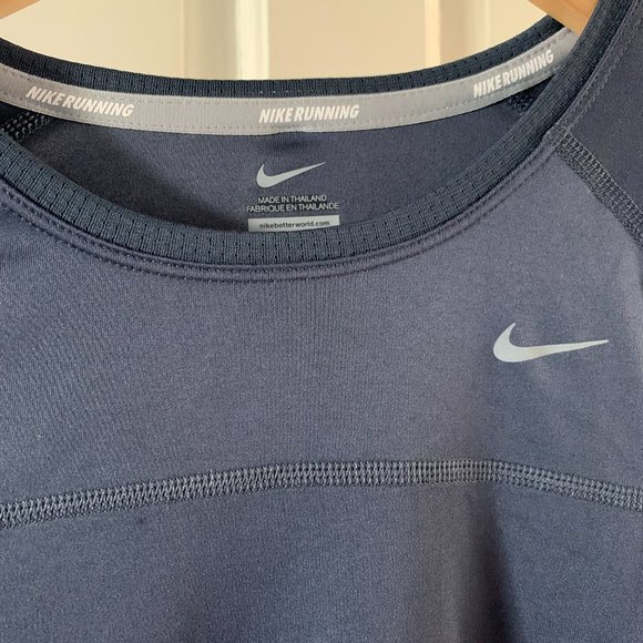 Nike Dri-Fit running top - Picture 3 of 3
